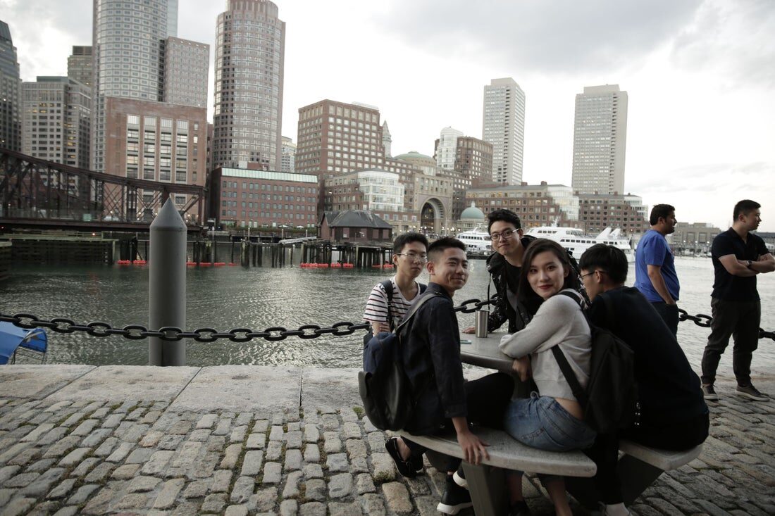 ボストン港での学生アクティビティ