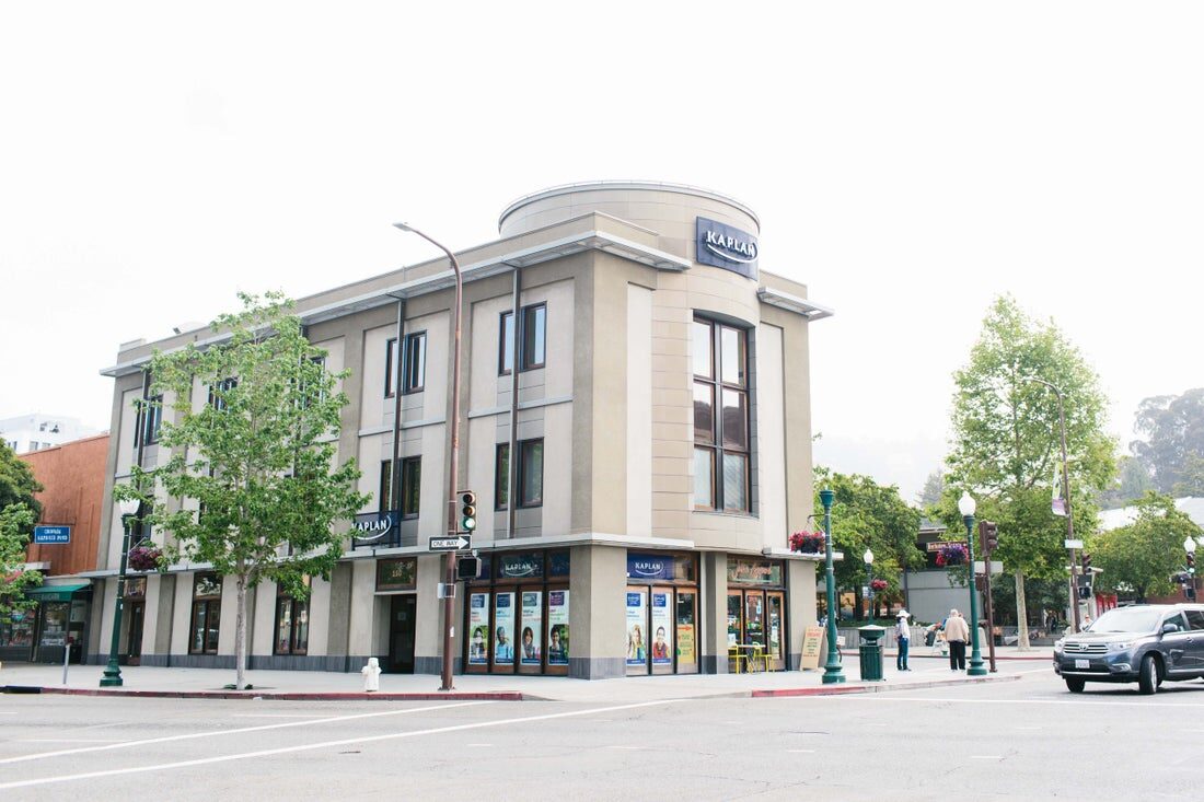 カプランバークレー校の外観