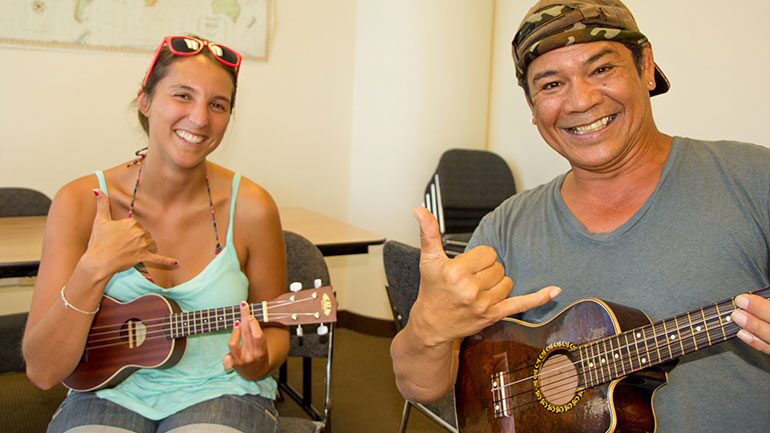 IIE Hawaii の英語＋αプログラムと少人数会話クラス