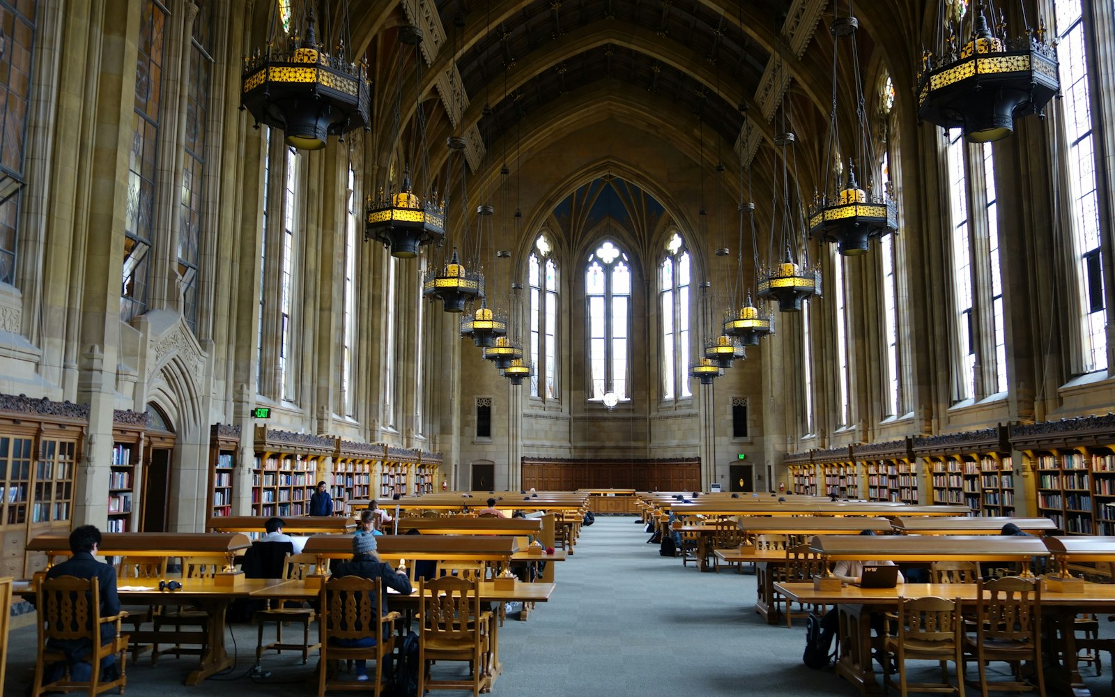 アメリカの大学院の歴史ある図書館